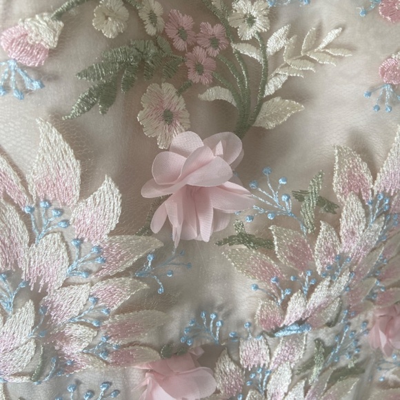 Eliza J Long Gown Embroidered with flower - Picture 6 of 9